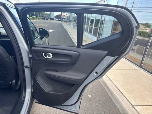 Used 2025 Volvo XC40 B5 Plus AWD/4WD image 12