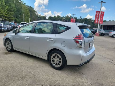 Used 2016 Toyota Prius V Four FWD image 3