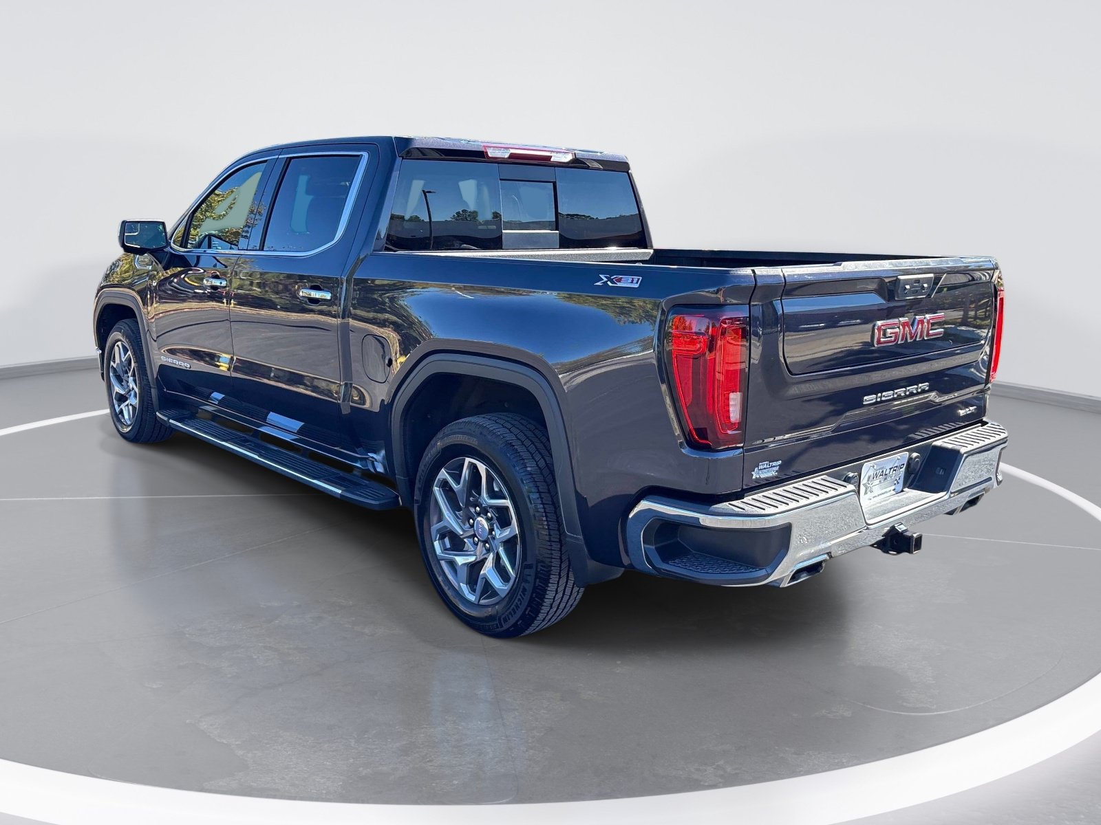 Used 2023 GMC Sierra 1500 SLT AWD/4WD image 6