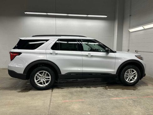 New 2026 Ford Explorer Active image 3