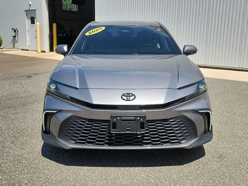Used 2025 Toyota Camry SE w/ Convenience Package AWD/4WD image 2