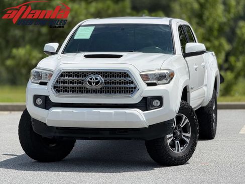 Used 2017 Toyota Tacoma TRD Sport w/ Premium & Technology Package RWD image 1