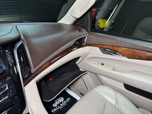 Used 2015 Cadillac Escalade ESV Premium image 49
