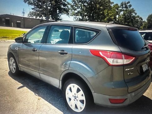 Used 2016 Ford Escape S FWD image 3