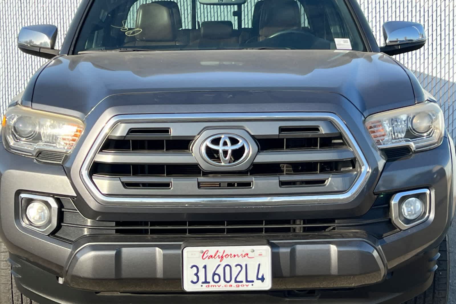 Used 2016 Toyota Tacoma Limited w/ Towing Package RWD image 15