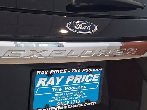 Certified 2022 Ford Explorer XLT w/ Equipment Group 202A image 31