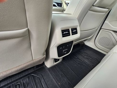 Used 2020 GMC Terrain Denali w/ Denali Premium Package FWD image 15