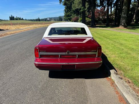 Used 1996 Lincoln Town Car Signature RWD image 4