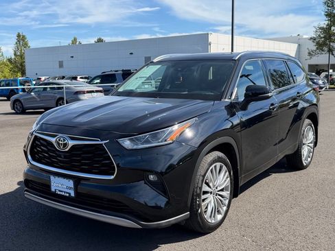 Used 2022 Toyota Highlander Platinum AWD/4WD image 4