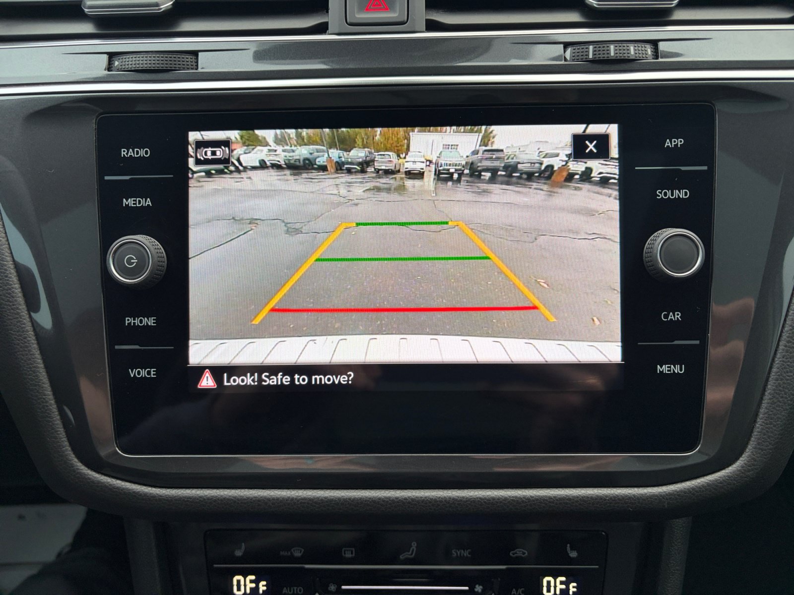 Used 2022 Volkswagen Tiguan SE AWD/4WD image 29