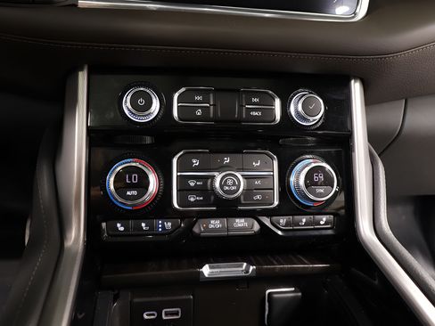 Used 2022 GMC Yukon Denali w/ Max Trailering Package AWD/4WD image 11