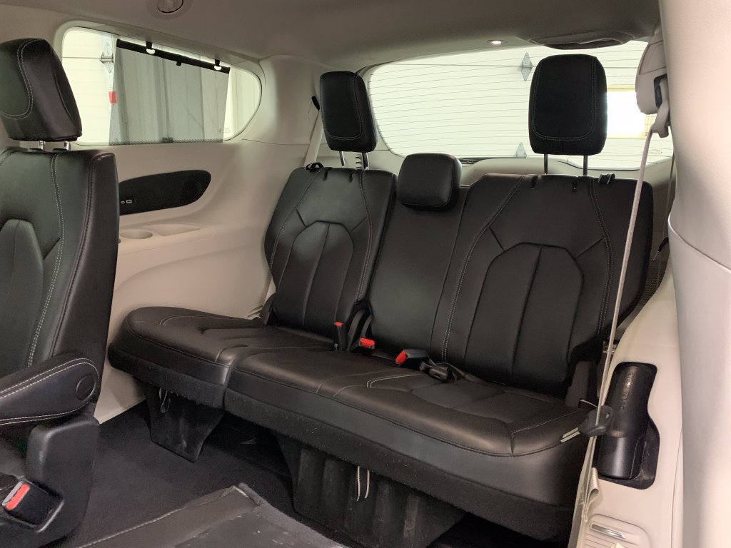 Used 2023 Chrysler Pacifica Touring-L w/ Uconnect Theater Family Group AWD/4WD image 21