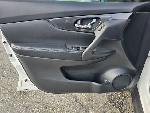 Used 2017 Nissan Rogue S AWD/4WD image 19