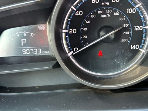 Used 2019 Toyota Yaris LE FWD image 18