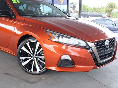 Used 2021 Nissan Altima 2.5 SR w/ SR Premium Package FWD image 2