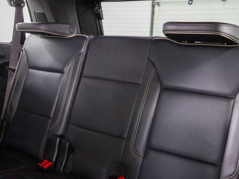 Used 2024 GMC Yukon SLT w/ SLT Premium Package AWD/4WD image 29