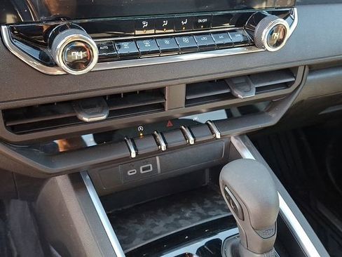 Used 2025 Chevrolet Colorado Trail Boss image 12