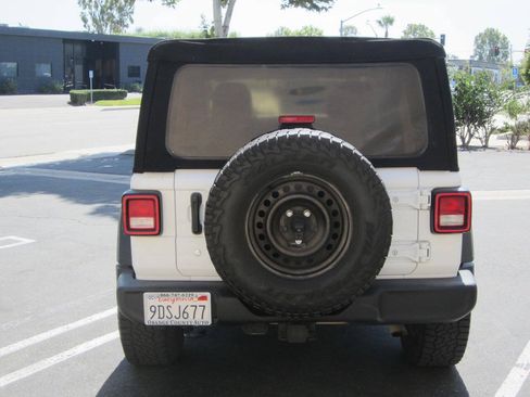 Used 2018 Jeep Wrangler Unlimited Sport S AWD/4WD image 6