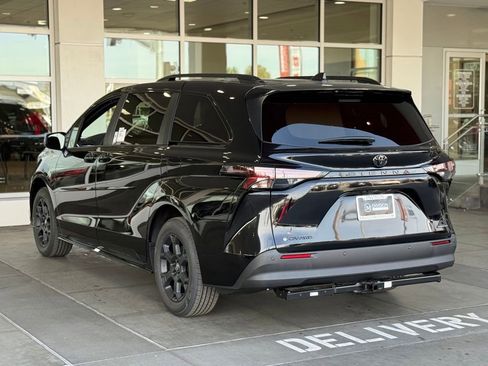 New 2026 Toyota Sienna XLE Woodland Edition image 9