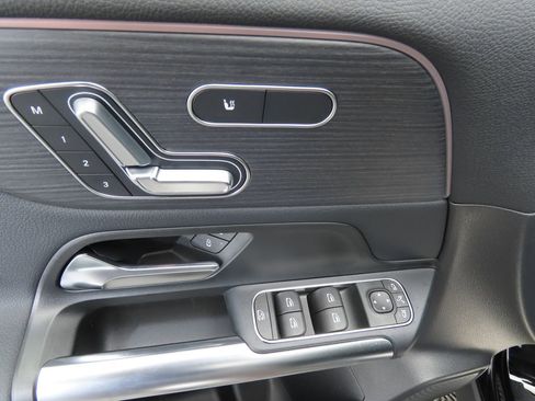 Certified 2025 Mercedes-Benz GLA 250 image 23