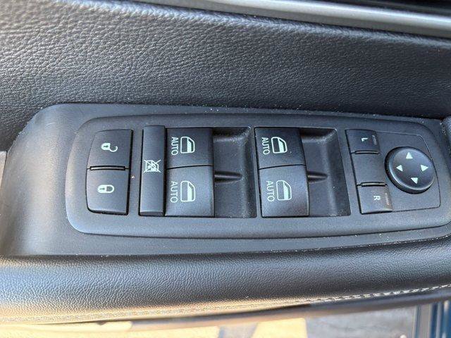 Used 2025 Chrysler Pacifica Select FWD image 17