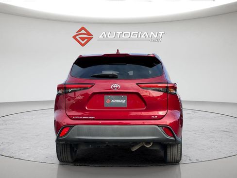 Used 2020 Toyota Highlander XLE image 6