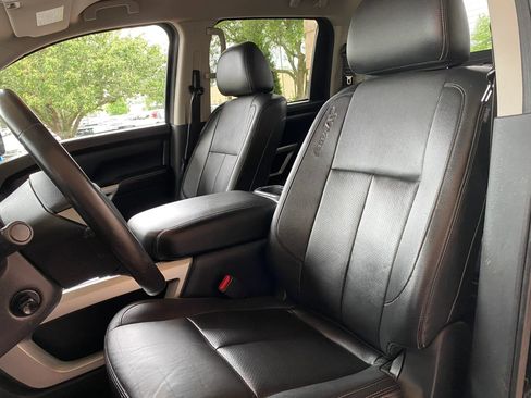 Used 2018 Nissan Titan PRO-4X w/ Pro-4x Convenience Package AWD/4WD image 13