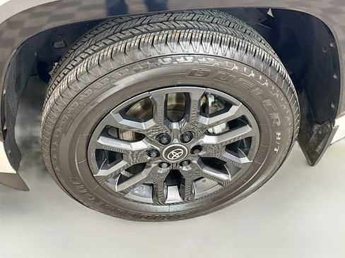 Used 2025 Toyota Sequoia Platinum image 33