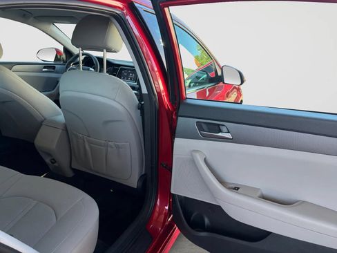 Used 2019 Hyundai Sonata SE FWD image 17