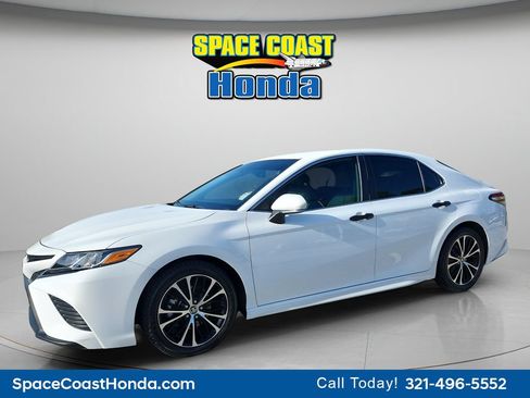 Used 2020 Toyota Camry SE w/ Convenience Package FWD image 7
