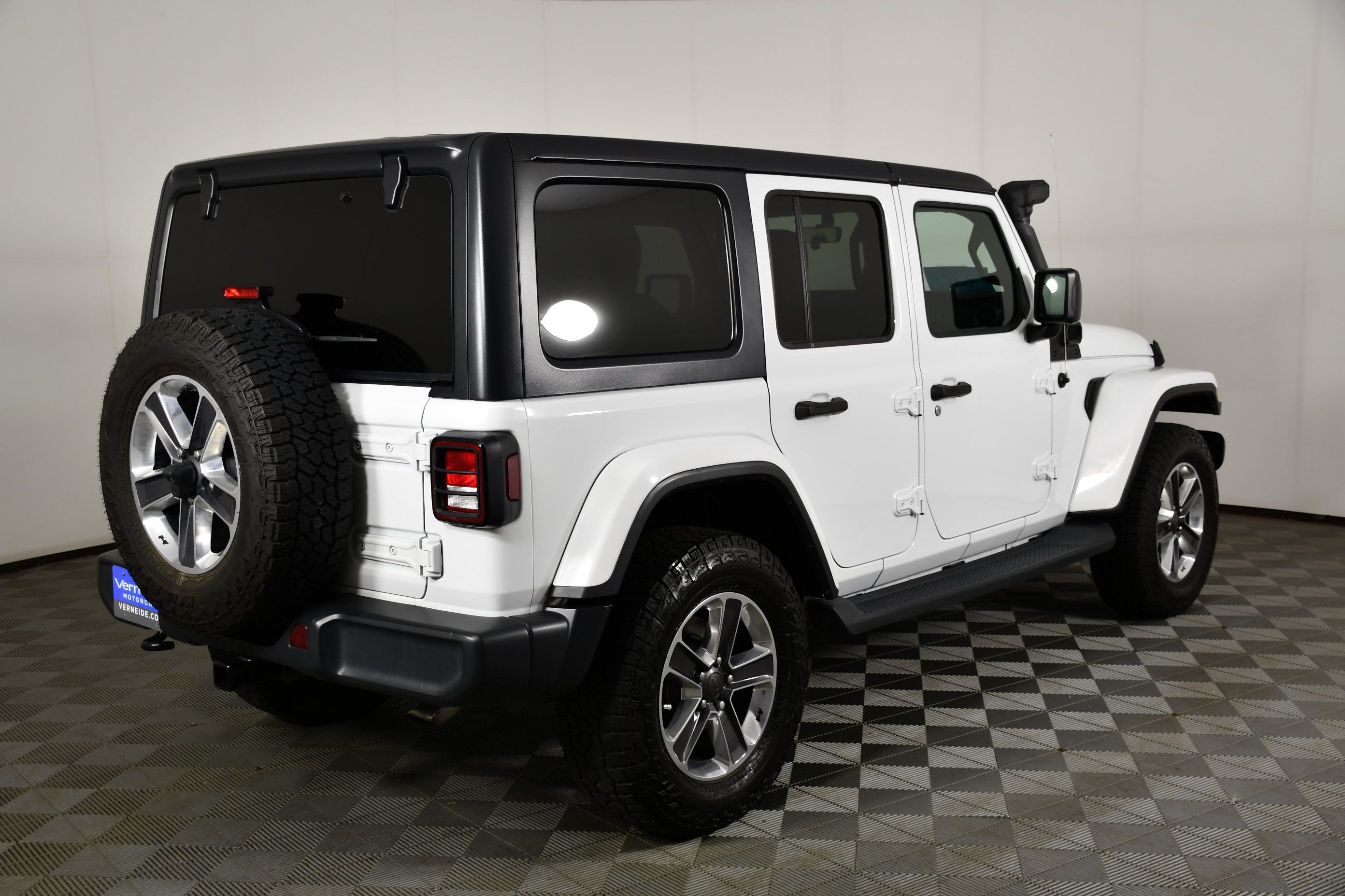 Used 2018 Jeep Wrangler Unlimited Sahara AWD/4WD image 6