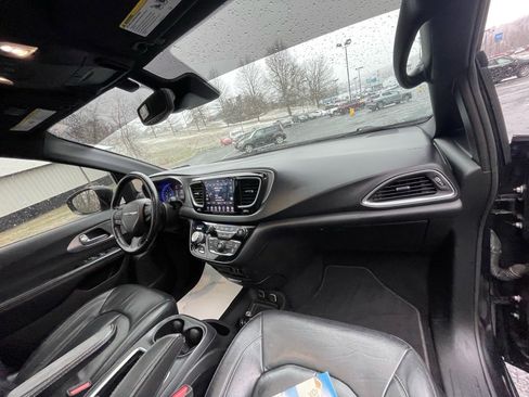 Used 2019 Chrysler Pacifica Touring-L Plus w/ Advanced Safetytec Group image 11