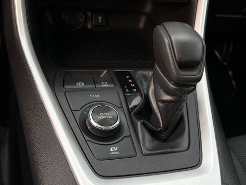 Used 2022 Toyota RAV4 LE AWD/4WD image 29