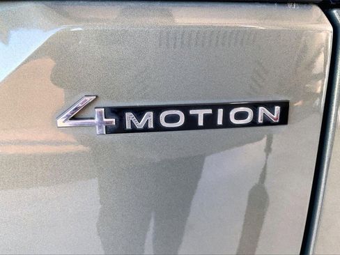 Used 2024 Volkswagen Atlas Peak Edition SE image 7