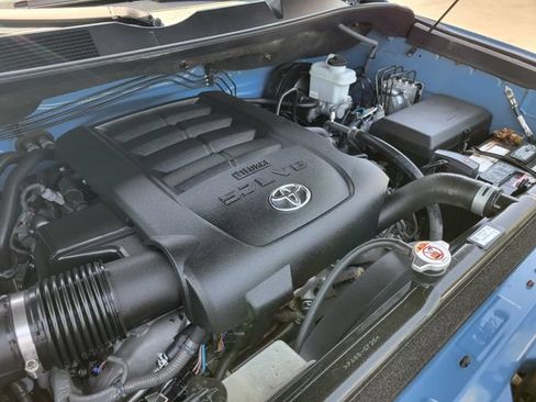 Used 2018 Toyota Tundra SR5 w/ TRD Off Road Package AWD/4WD image 26