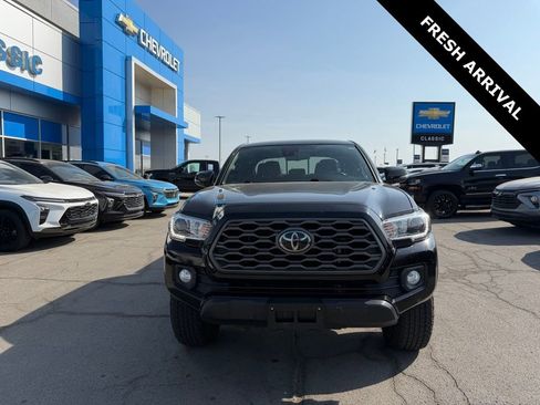 Used 2022 Toyota Tacoma TRD Off-Road w/ Technology Package image 10