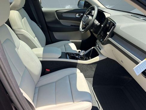 New 2026 Volvo XC40 B4 Plus w/ Climate Package FWD image 29
