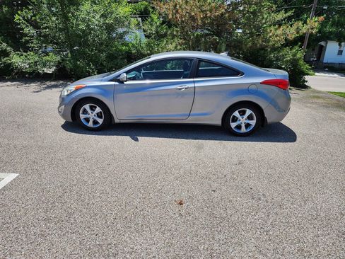 Used 2013 Hyundai Elantra FWD image 5