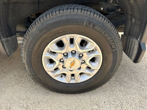 Used 2022 Chevrolet Silverado 3500 LTZ w/ LTZ Convenience Package AWD/4WD image 4