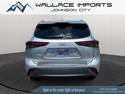 Used 2021 Toyota Highlander XLE AWD/4WD image 4