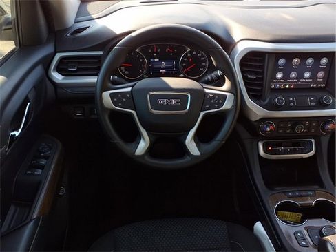 Used 2023 GMC Acadia SLE w/ Driver Convenience Package image 4