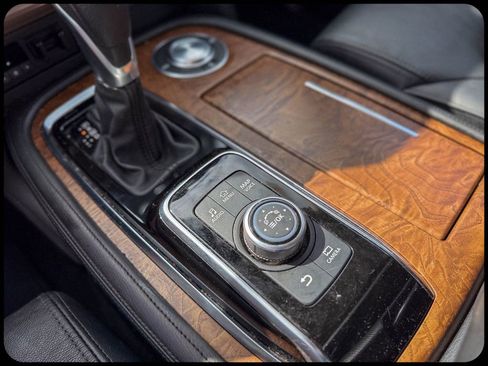 Used 2024 Nissan Armada SL w/ Captain's Chairs Package image 25