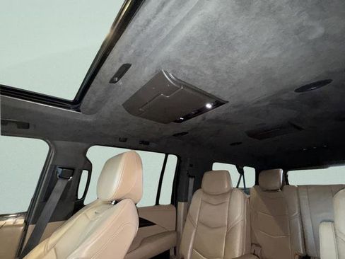 Used 2019 Cadillac Escalade ESV Platinum AWD/4WD image 40