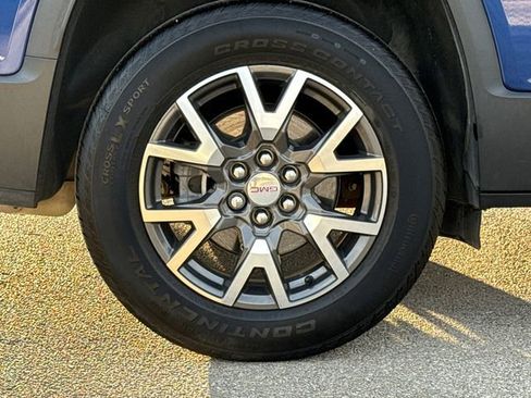 Used 2023 GMC Acadia SLE w/ Driver Convenience Package FWD image 10