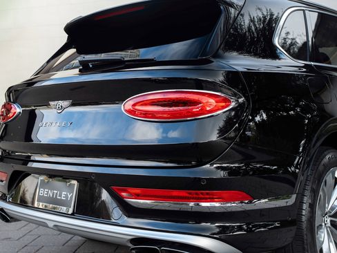 Used 2023 Bentley Bentayga Extended Wheelbase image 51