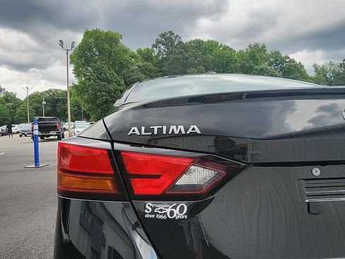 Used 2024 Nissan Altima 2.5 SV w/ SV Premium Package FWD image 13