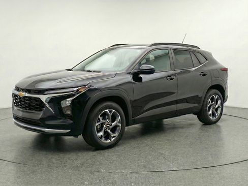 Used 2025 Chevrolet Trax LT FWD image 3