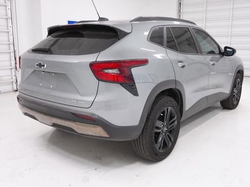 Used 2025 Chevrolet Trax ACTIV w/ Sunroof Package image 5