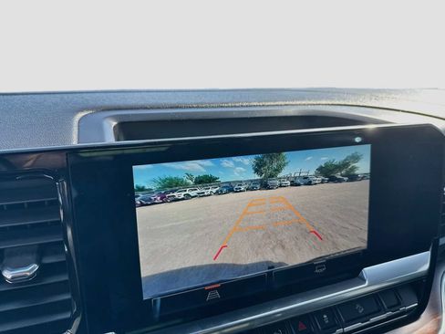 Used 2023 GMC Sierra 1500 SLT AWD/4WD image 17