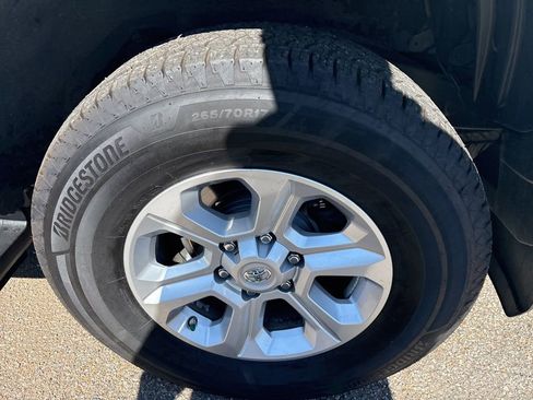 Used 2018 Toyota 4Runner SR5 Premium AWD/4WD image 12